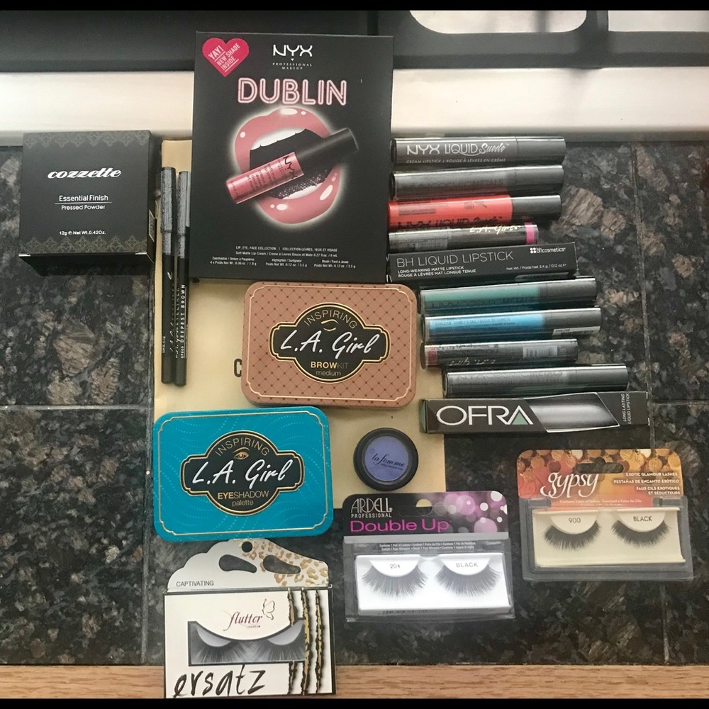 Huge Makeup Lot 21 pieces Ofra, NYX, LA Girl etc